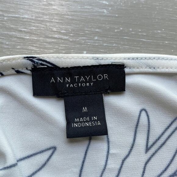 Ann Taylor Factory floral blouse - Picture 6 of 7